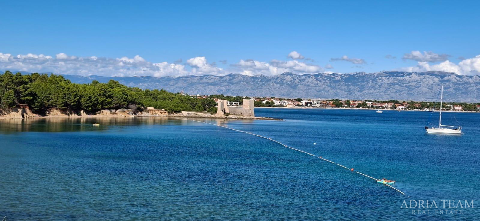 EKSKLUZIVNA APARTMANSKA KUĆA – PRVI RED DO MORA!