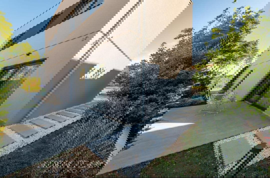 DVOETAŽNI APARTMANI U NOVOGRADNJI, BLIZINA MORA - PRIVLAKA