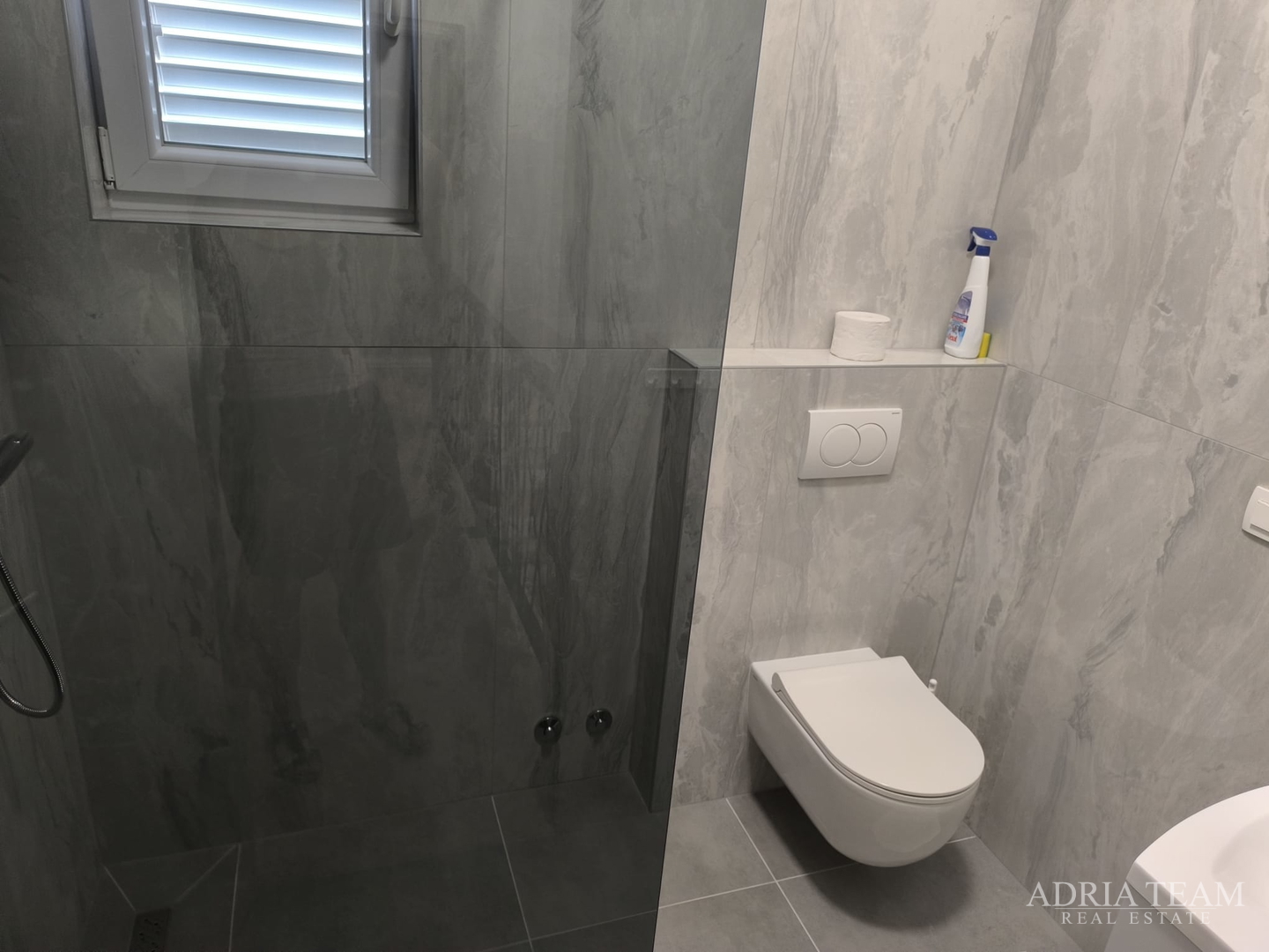 POLOVICA KUĆE S VELIKIM VRTOM - ŠIMUNI, PAG