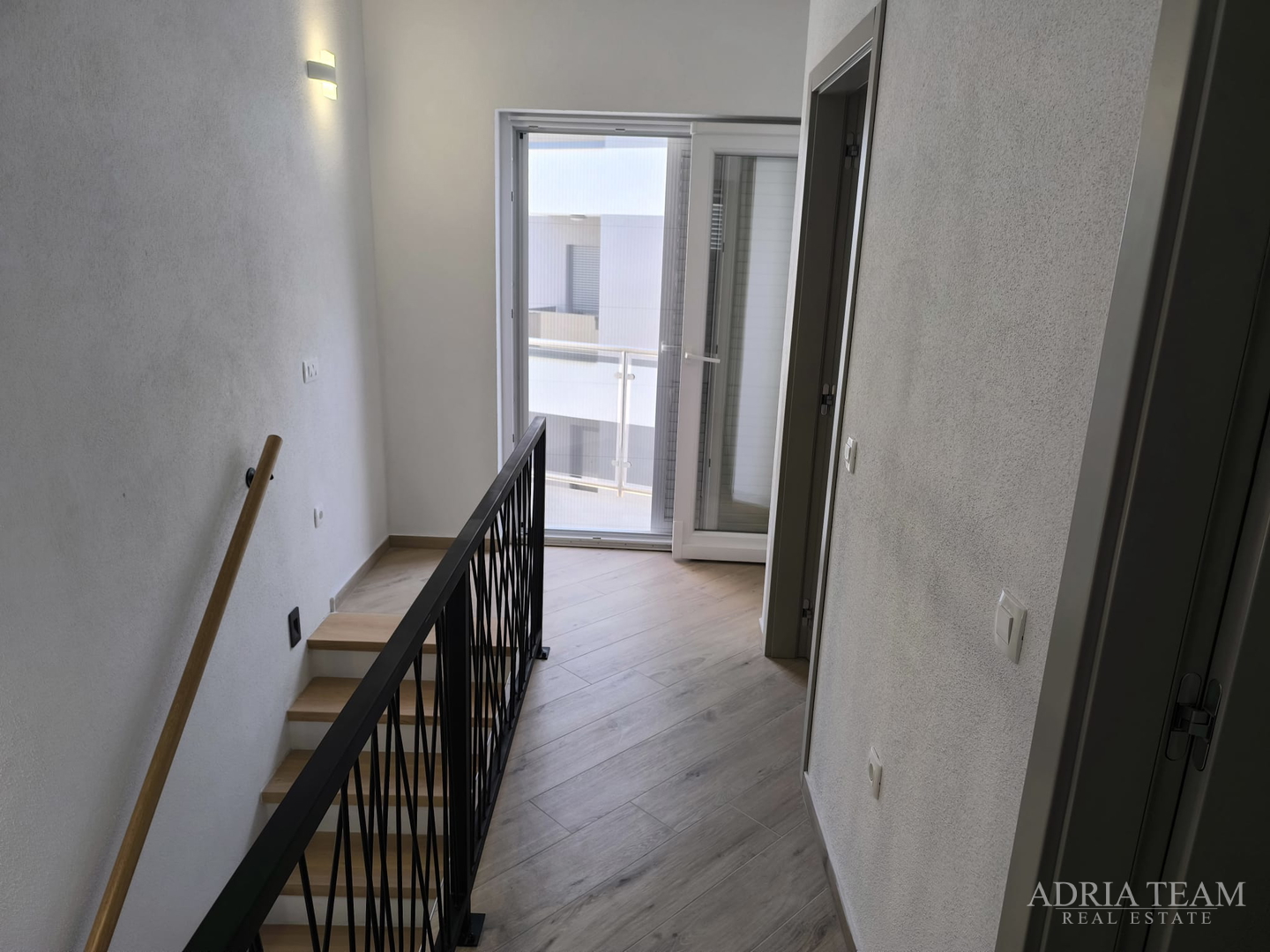 POLOVICA KUĆE S VELIKIM VRTOM - ŠIMUNI, PAG