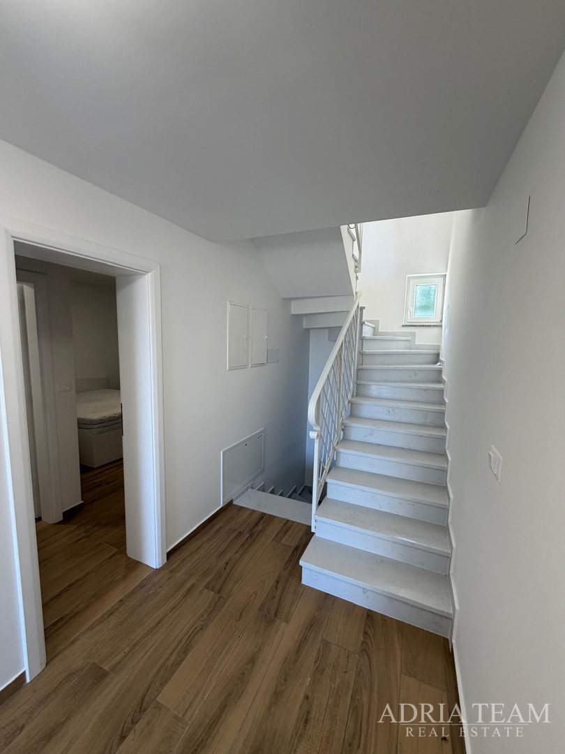 PRODAJE SE KUĆA S BAZENOM – PETRČANE