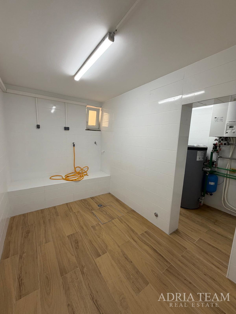 PRODAJE SE KUĆA S BAZENOM – PETRČANE