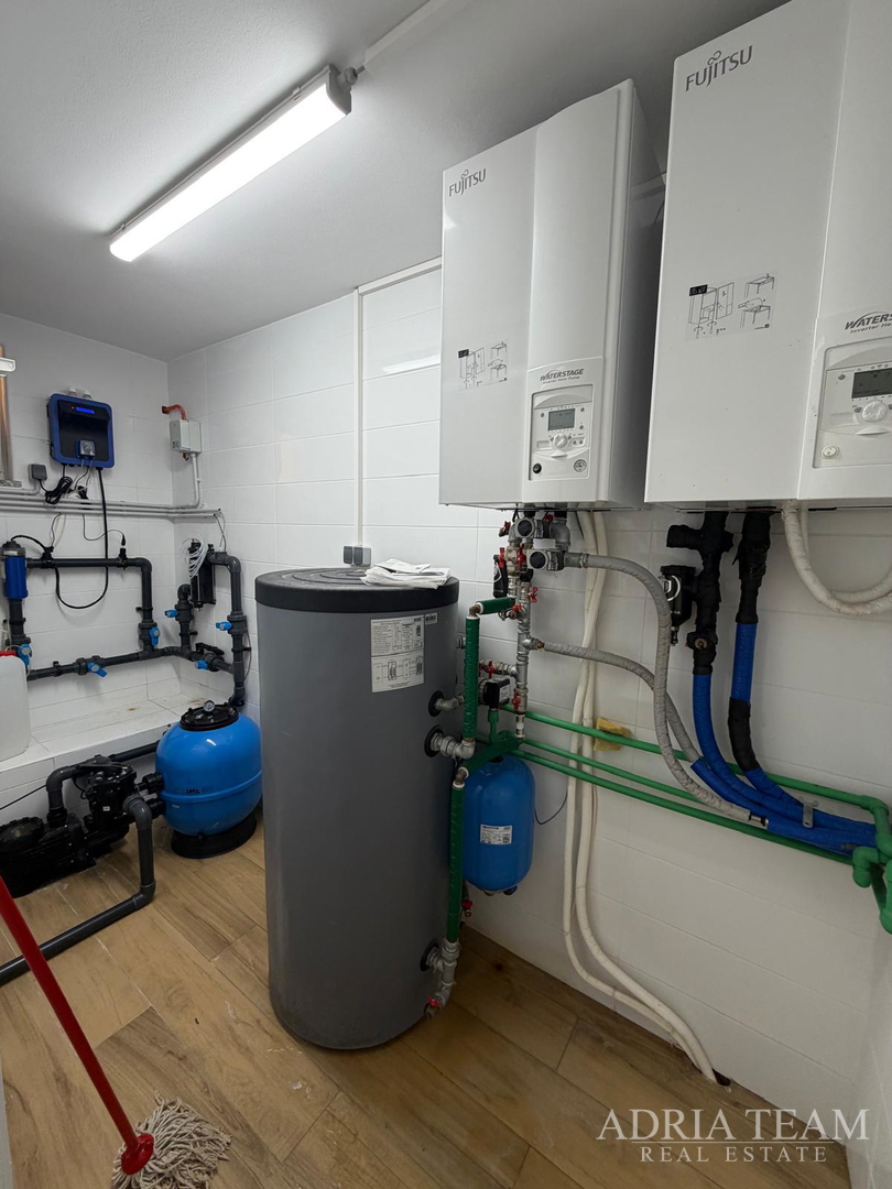 PRODAJE SE KUĆA S BAZENOM – PETRČANE