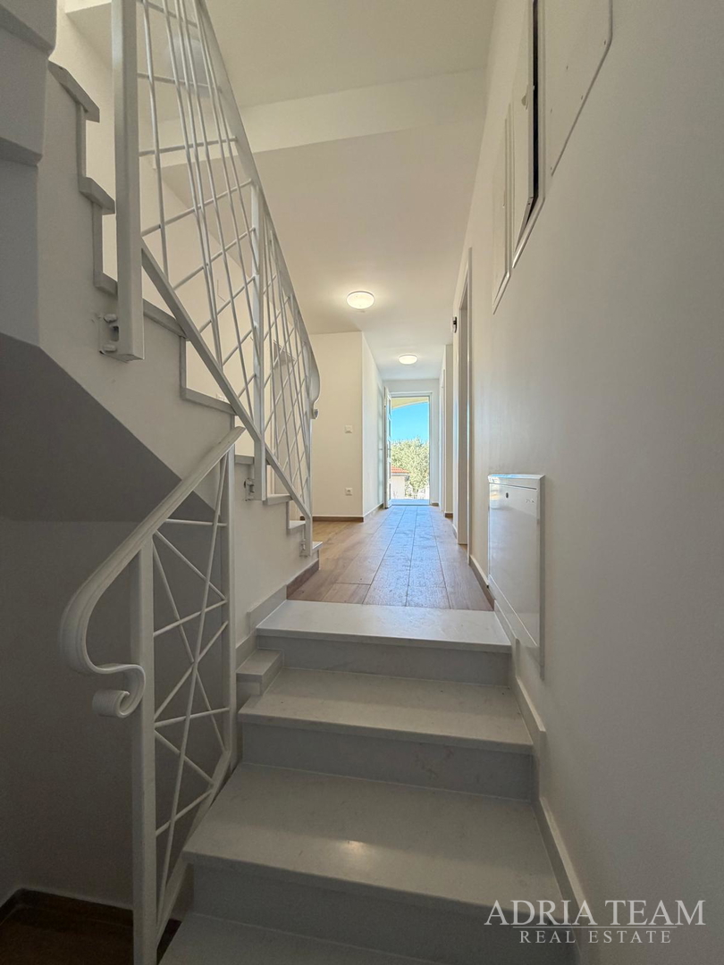 PRODAJE SE KUĆA S BAZENOM – PETRČANE