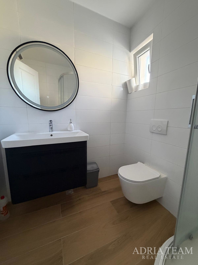 PRODAJE SE KUĆA S BAZENOM – PETRČANE