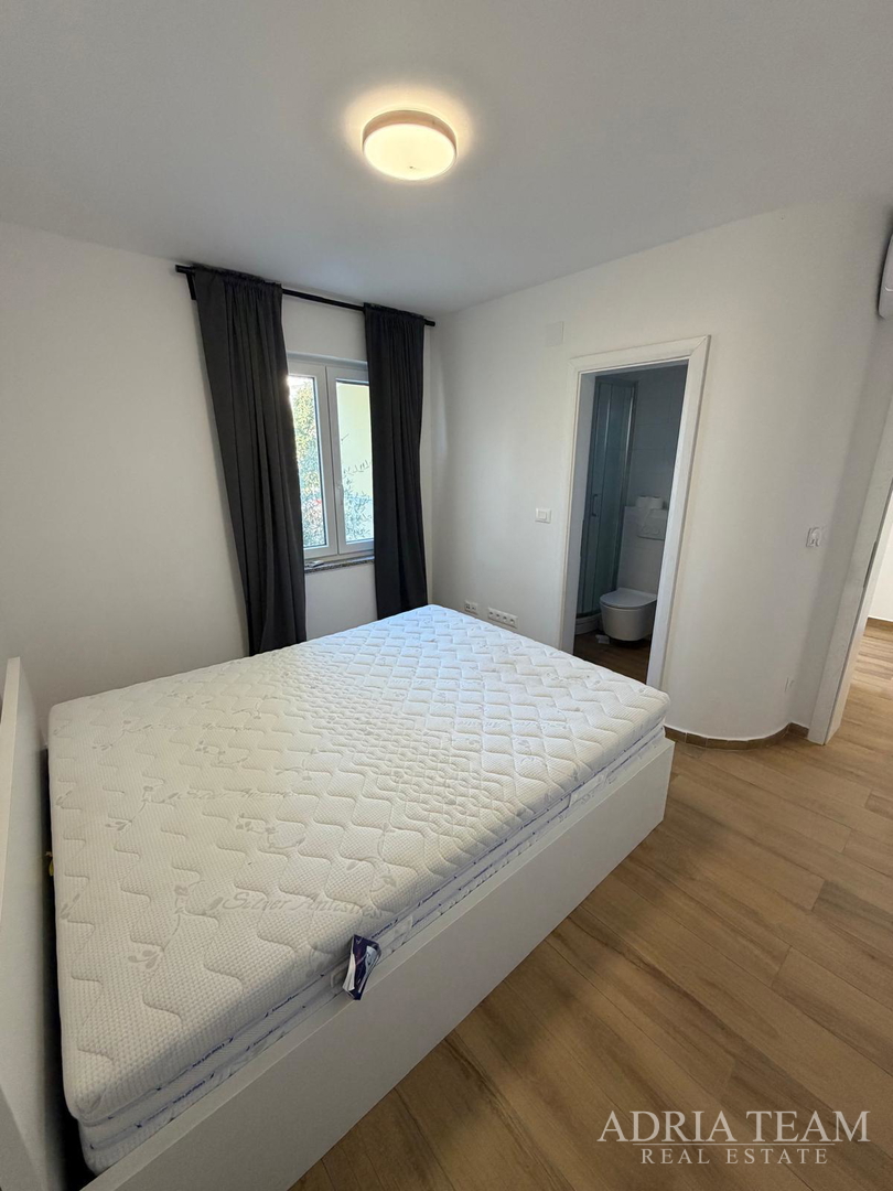 PRODAJE SE KUĆA S BAZENOM – PETRČANE