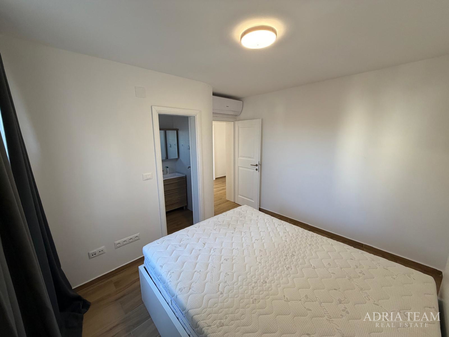 PRODAJE SE KUĆA S BAZENOM – PETRČANE