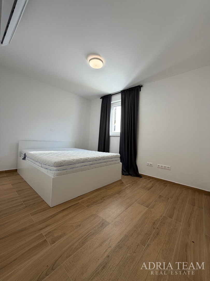 PRODAJE SE KUĆA S BAZENOM – PETRČANE