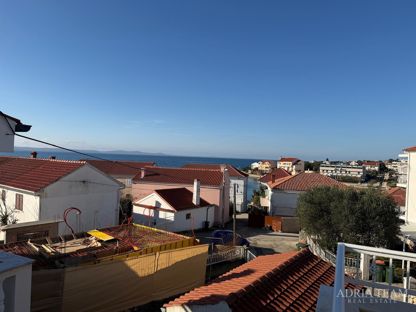 PRODAJE SE KUĆA S BAZENOM – PETRČANE