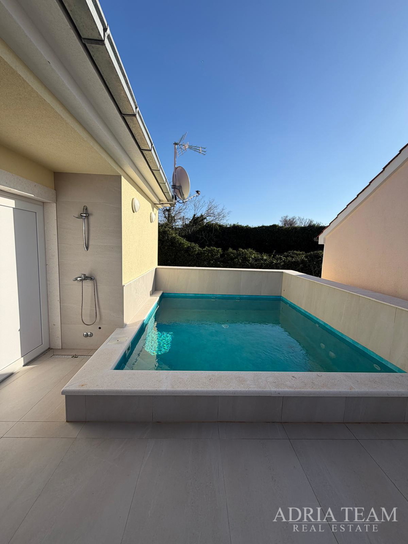 PRODAJE SE KUĆA S BAZENOM – PETRČANE