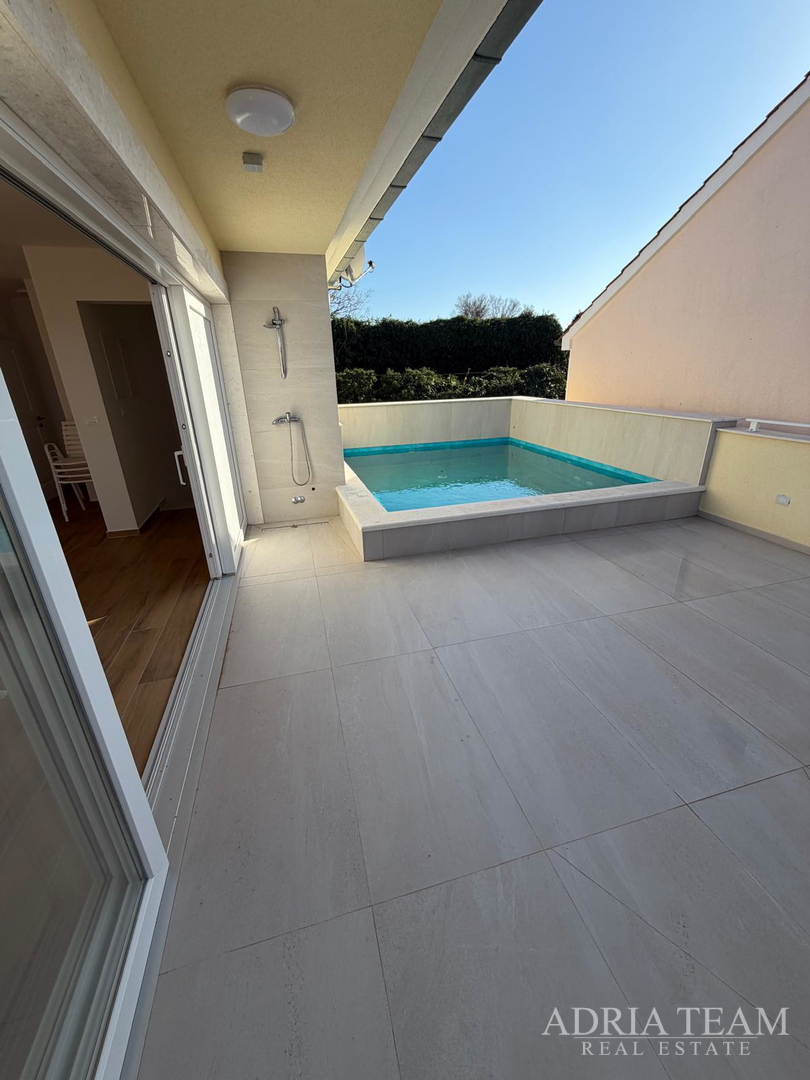 PRODAJE SE KUĆA S BAZENOM – PETRČANE