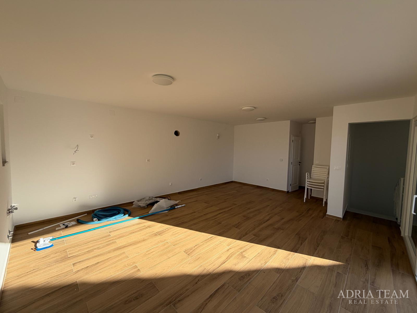 PRODAJE SE KUĆA S BAZENOM – PETRČANE