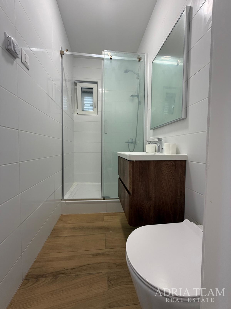 PRODAJE SE KUĆA S BAZENOM – PETRČANE