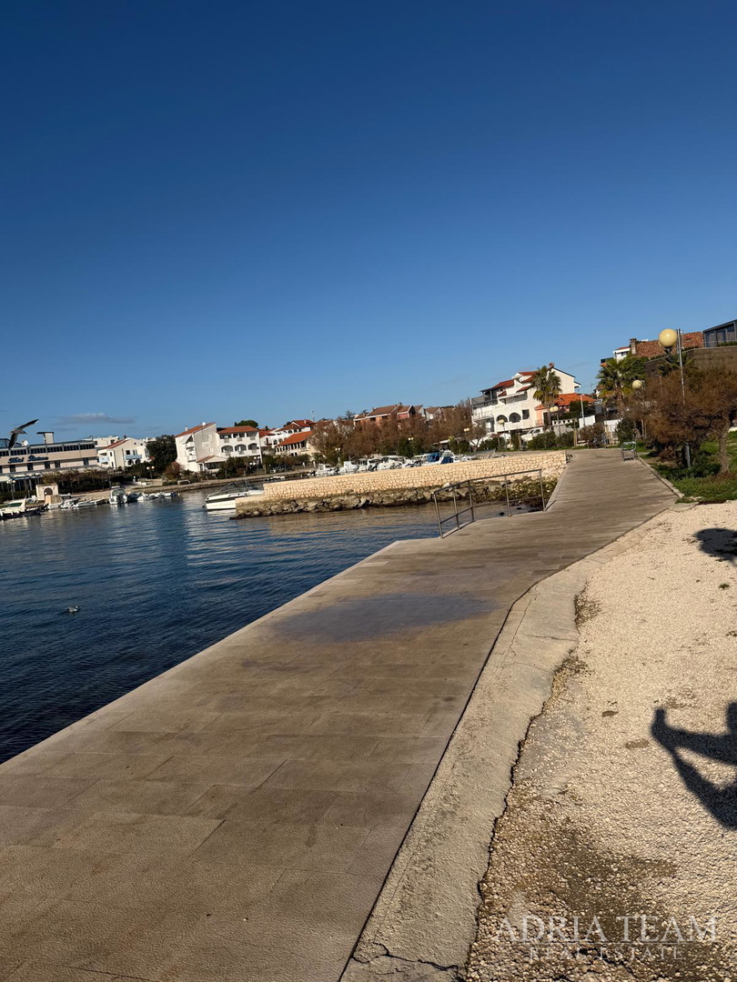 PRODAJE SE KUĆA S BAZENOM – PETRČANE