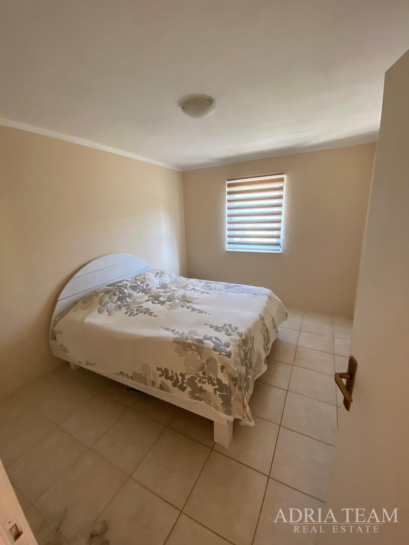 Einfamilienhaus mit großem Grundstück und zwei Wohneinheiten - Mali Vareški, Marčana