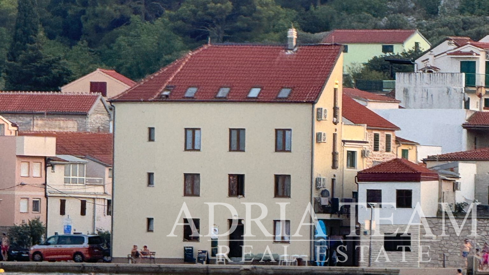 STUDIO APARTMENT IN THE FIRST ROW TO THE SEA (6 m), NEW BUILD - TISNO