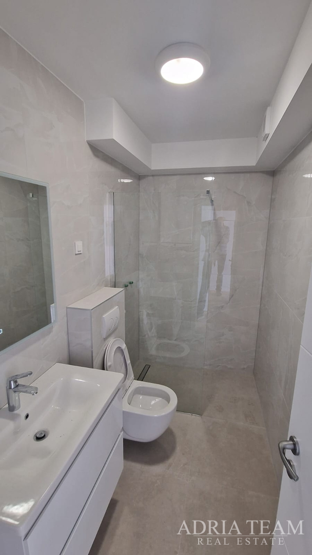 APARTMENTS IN A RESIDENTIAL BUILDING IN NEW CONSTRUCTION, 270 m FROM THE SEA - POVLJANA, PAG