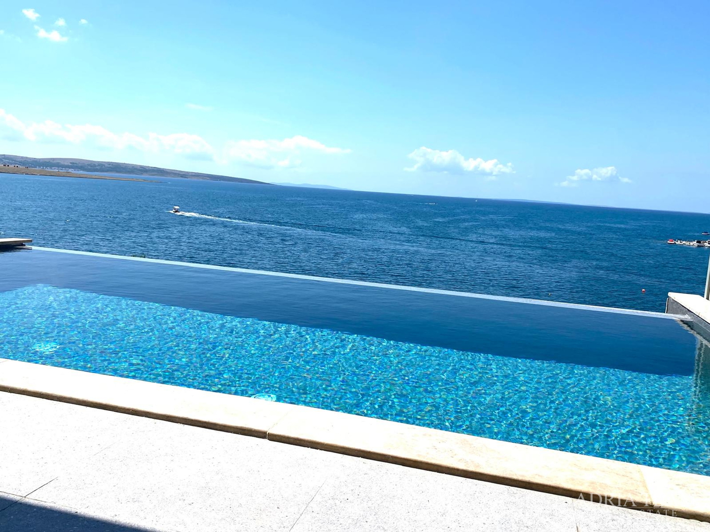 LUKSUZAN DVOETAŽNI APARTMAN, PRVI RED DO MORA, NOVOGRADNJA - POVLJANA, PAG