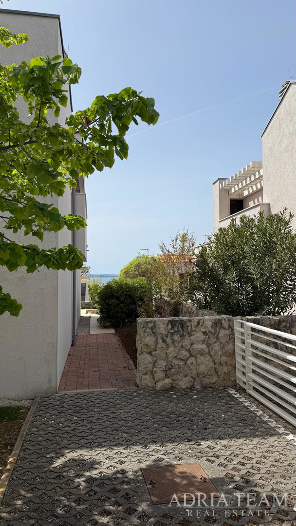 SPACIOUS RENOVATED GROUND FLOOR APARTMENT WITH TWO GARDENS AND A TERRACE - PETRČANE