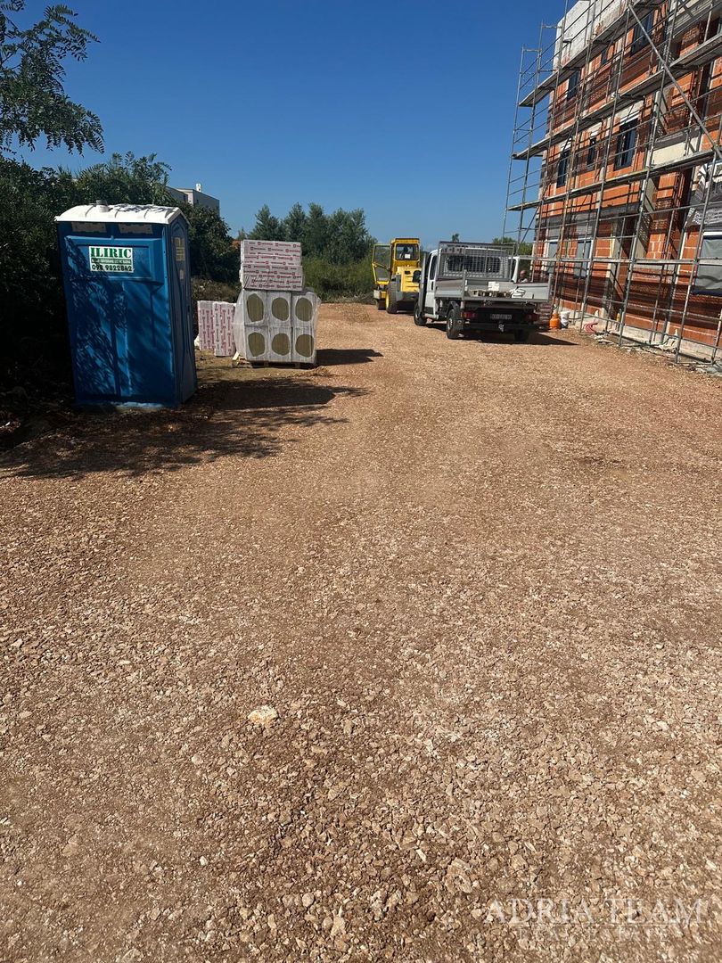 LJETNA AKCIJA! PENTHOUSE S KROVNOM TERASOM I POGLEDOM NA MORE, 400 m OD MORA, SABUNIKE - ZADAR