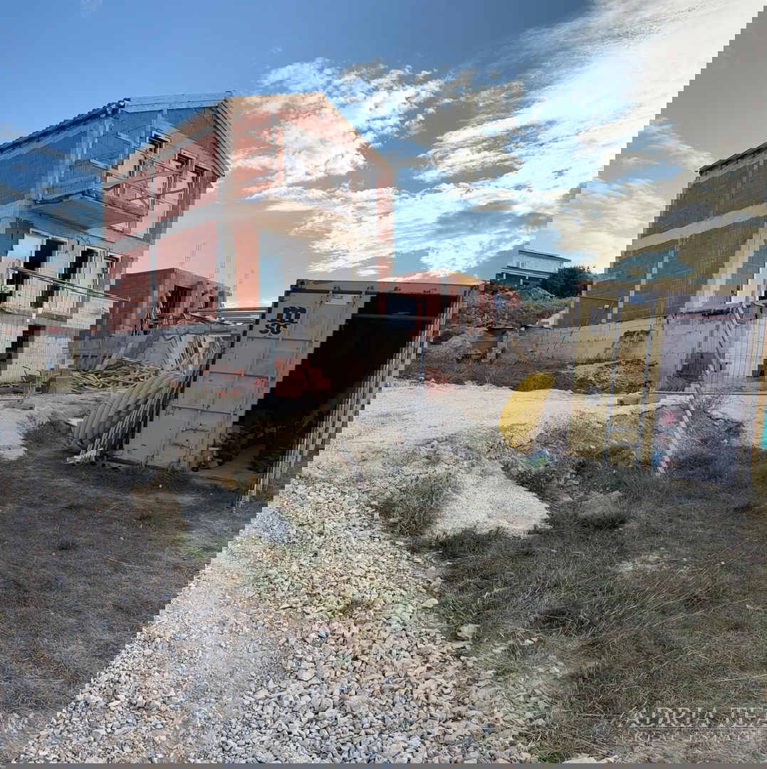 KUĆE S BAZENOM, 80 m OD MORA, NOVOGRADNJA - VLAŠIĆI, PAG