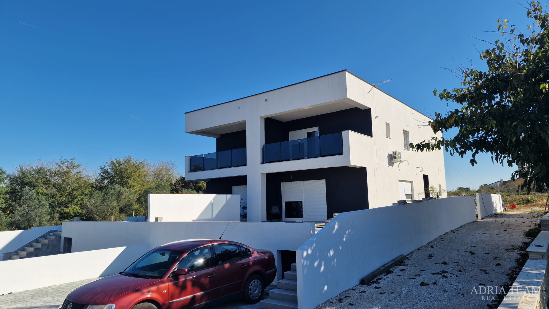 ZWEI HAUSHÄLFTEN MIT SCHWIMMBAD, NEUBAU - PRIVLAKA