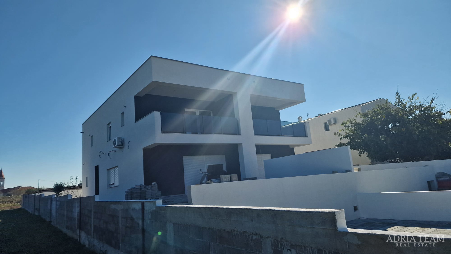 ZWEI HAUSHÄLFTEN MIT SCHWIMMBAD, NEUBAU - PRIVLAKA