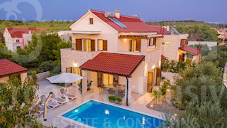 Kuća, Brodarica Thumbnail