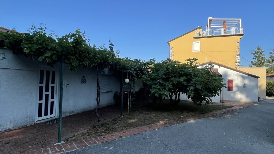 Haus, 250 m2, Verkauf, Bašanija