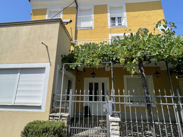 Prodaja kuće od 250m2 u mjestu Bašanija- Umag