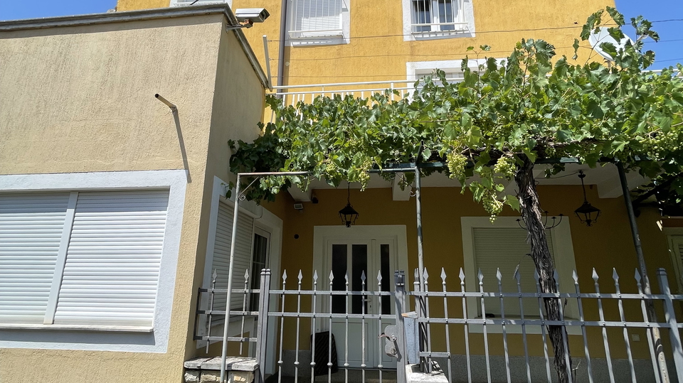 Haus, 250 m2, Verkauf, Bašanija