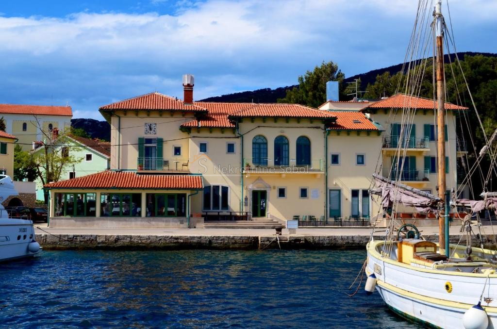 Nerezine, Otok Lošinj - Hotel, 850 m2