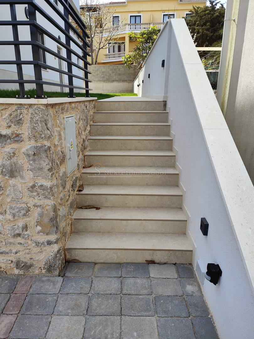 Nerezine, Otok Lošinj - Dvoetazni stan, 75.65 m2