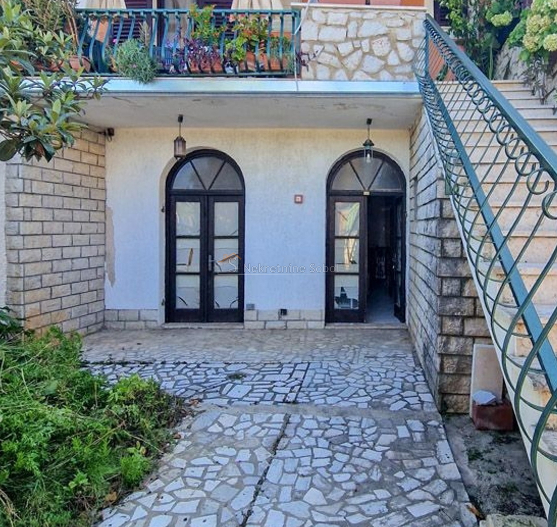 Mali Losinj - Business premise, 56.81 m2