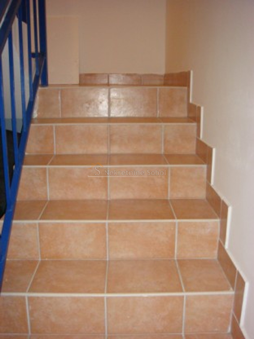 Mali Lošinj - Poslovno stambena, 250 M2