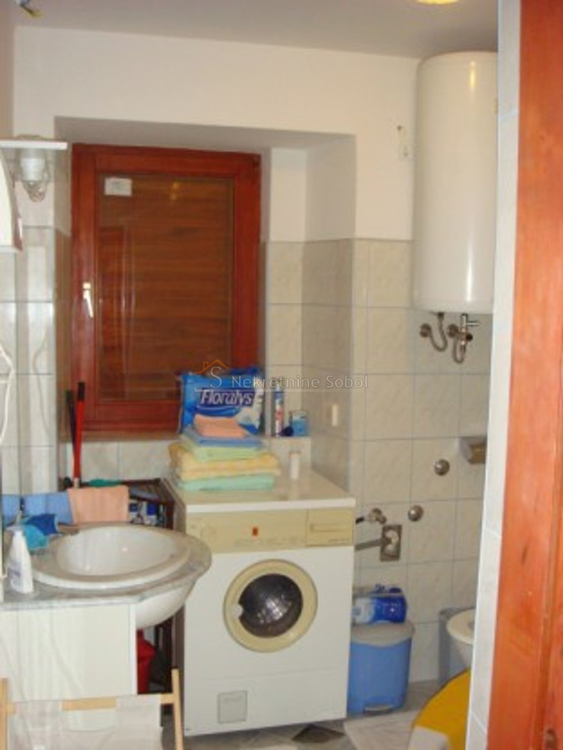 Mali Lošinj - Poslovno stambena, 250 M2