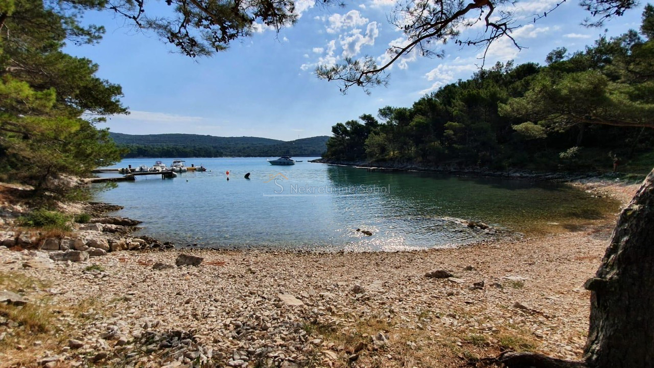 Mali Lošinj - Građevinsko, 412 m2