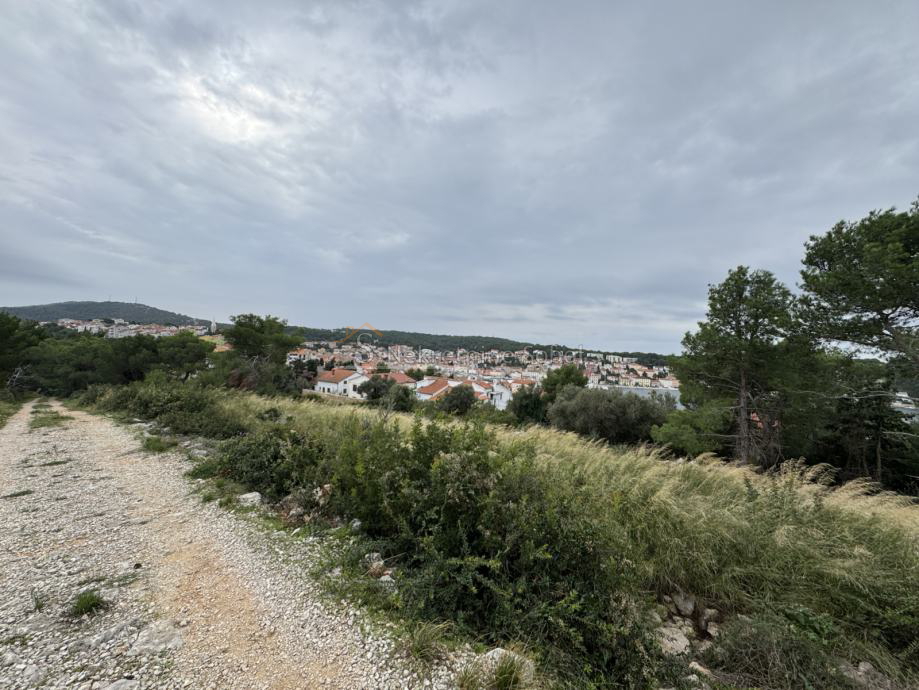 Mali Lošinj - Građevinsko, 581 m2