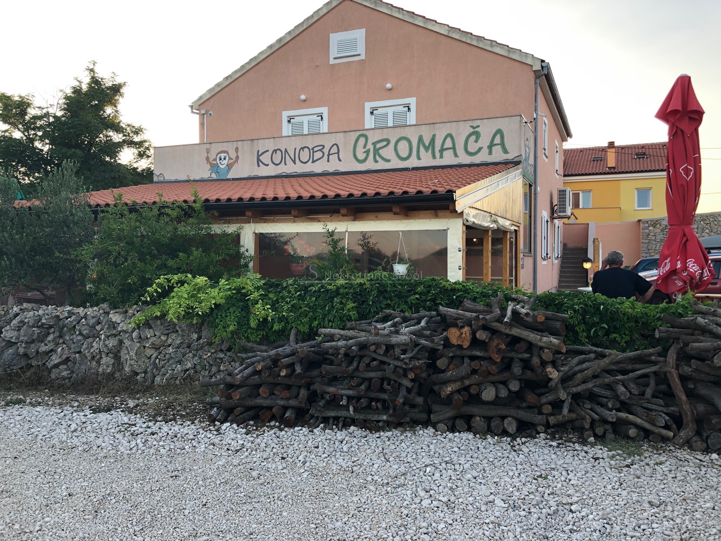 Belej, Island Cres - Restaurant, 96 m2