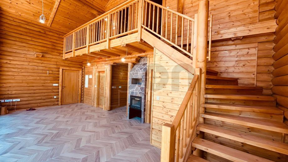 Fu&zcaron;ine&comma; atraktivna nova drvena ku&cacute;a