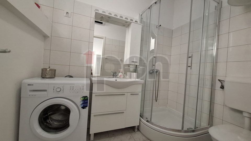 Rijeka, Centar, moderno uređeni stan za najam, niži kat, dobra lokacija!