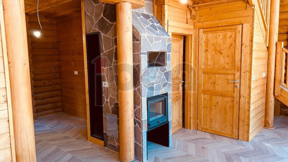 Fu&zcaron;ine&comma; atraktivna nova drvena ku&cacute;a