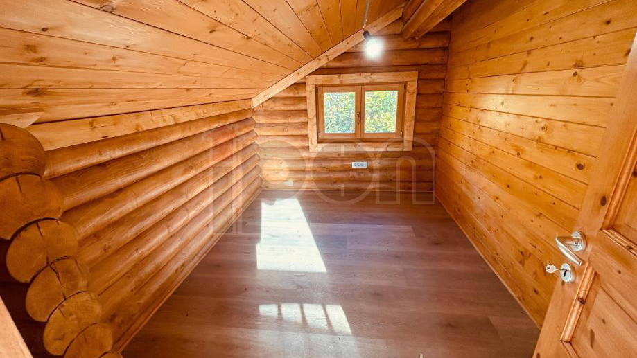 Fu&zcaron;ine&comma; atraktivna nova drvena ku&cacute;a