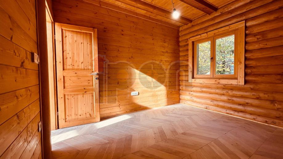 Fu&zcaron;ine&comma; atraktivna nova drvena ku&cacute;a