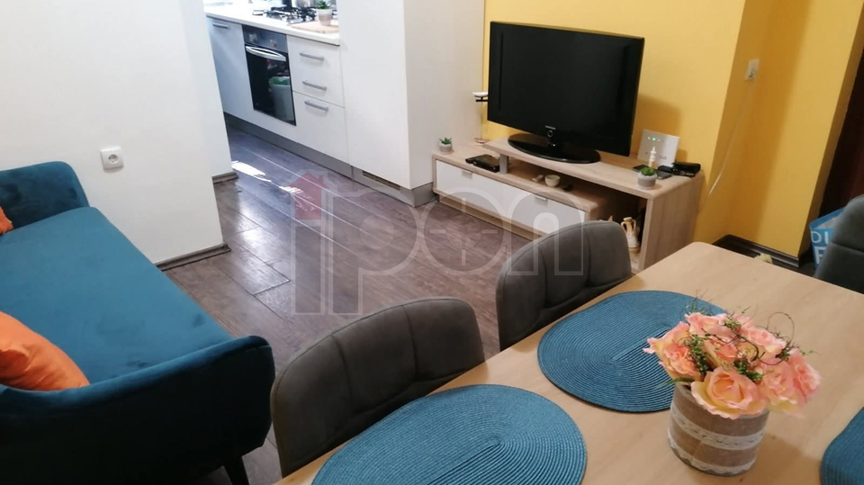 Krnjevo, manji dvosobni stan površine 36 m2 na 1. katu