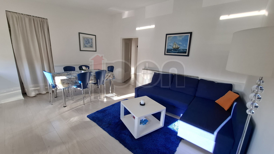 Rijeka, Centar, moderno uređeni stan za najam, niži kat, dobra lokacija!