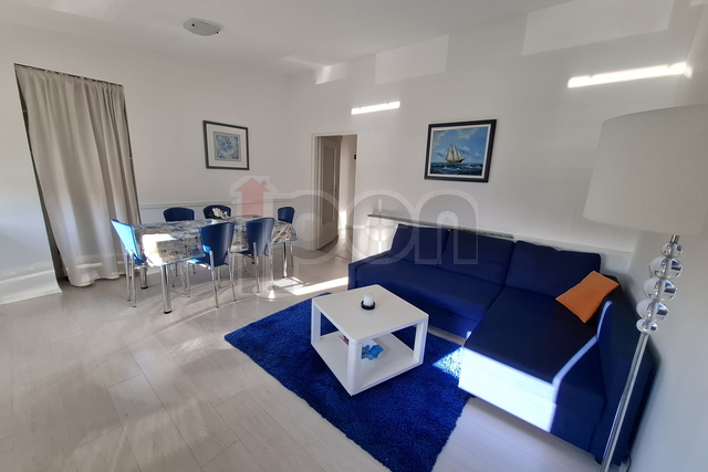 Rijeka, Centar, moderno uređeni stan za najam, niži kat, dobra lokacija!