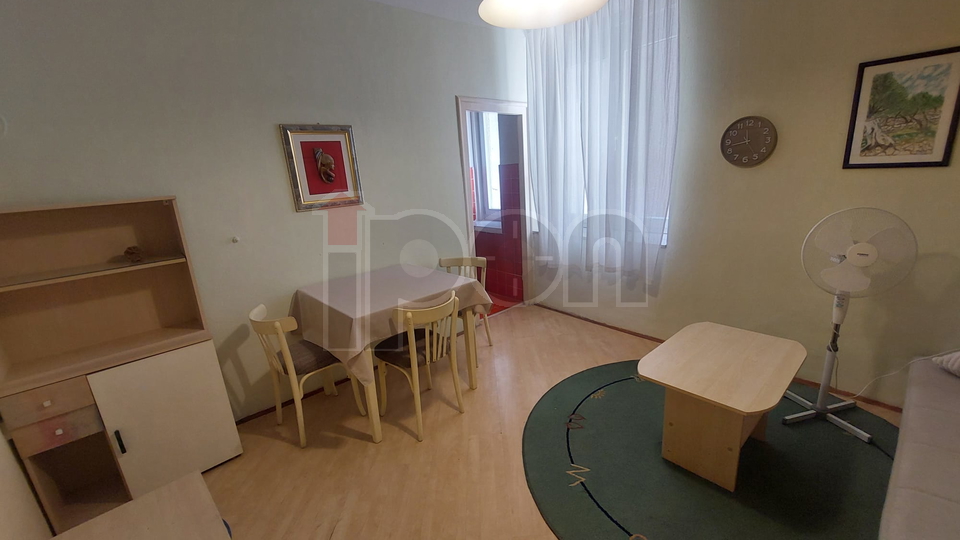 Rijeka&comma; Pe&cacute;ine&comma; jednosobni stan na dobroj lokaciji&comma; iznajmljujemo studentima&excl;