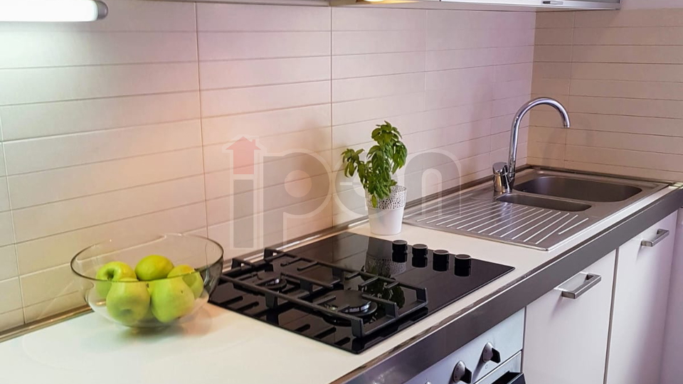 Риека-Белведер, отличный двухкомнатный апартамент с гостиной-столовой, 68 м2, балкон