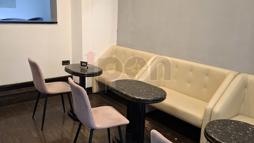 Krnjevo&comma; prodaje se uhodani caffe bar sa inventarom